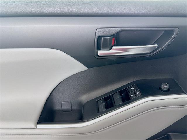 new 2026 Toyota Highlander car, priced at $49,087