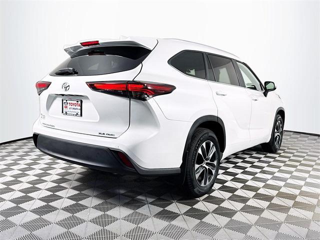 used 2024 Toyota Highlander car, priced at $39,999