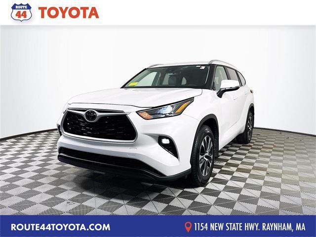 used 2024 Toyota Highlander car, priced at $39,999