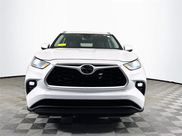 used 2024 Toyota Highlander car, priced at $39,999
