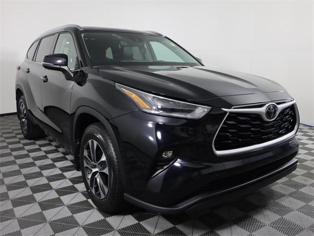used 2021 Toyota Highlander car, priced at $30,799