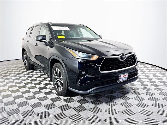 used 2021 Toyota Highlander car, priced at $28,699