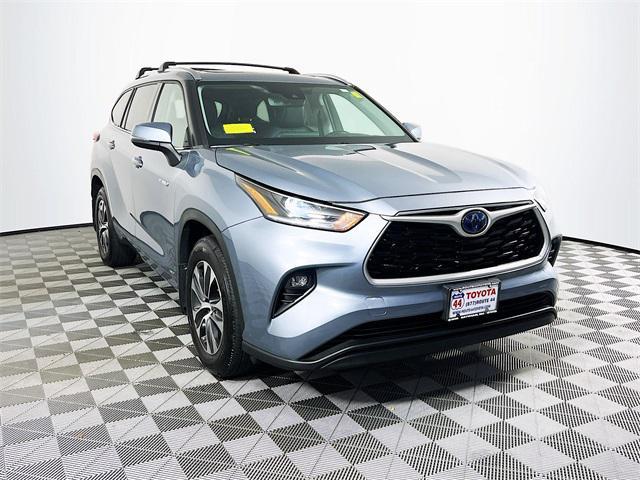 used 2021 Toyota Highlander Hybrid car, priced at $35,699