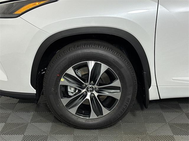 new 2025 Toyota Highlander car, priced at $49,947