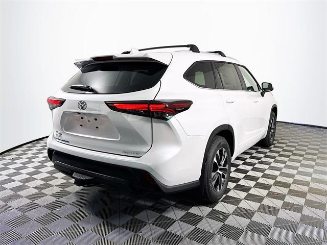 new 2025 Toyota Highlander car, priced at $49,947