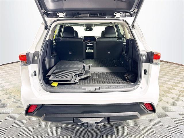 new 2025 Toyota Highlander car, priced at $49,947
