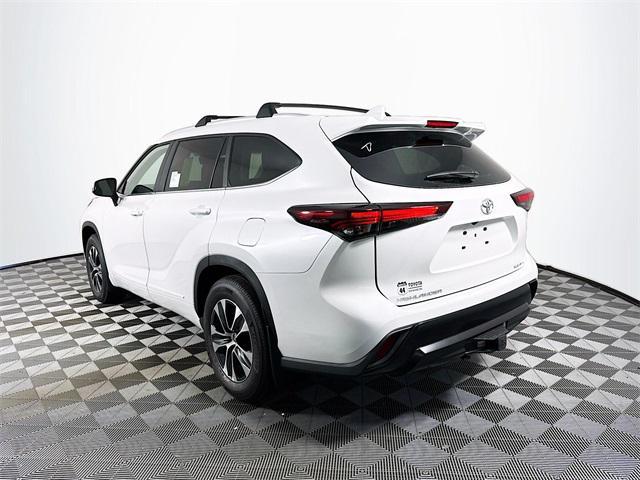 new 2025 Toyota Highlander car, priced at $49,947