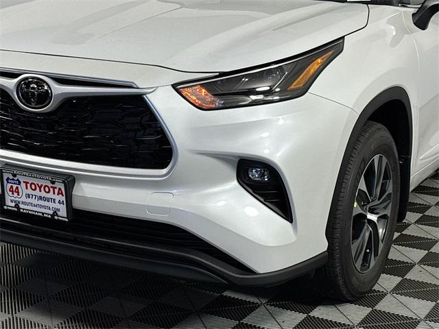 new 2025 Toyota Highlander car, priced at $49,947