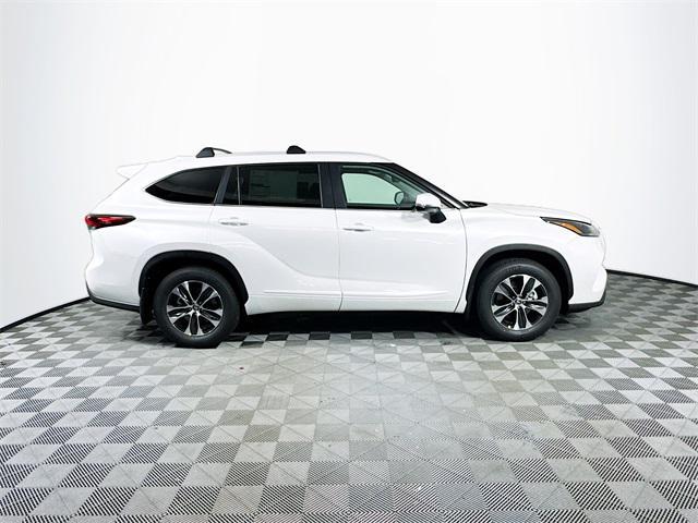 new 2025 Toyota Highlander car, priced at $49,947