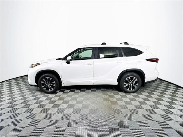 new 2025 Toyota Highlander car, priced at $49,947