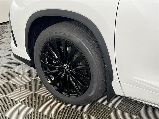 new 2025 Toyota Highlander car, priced at $52,423