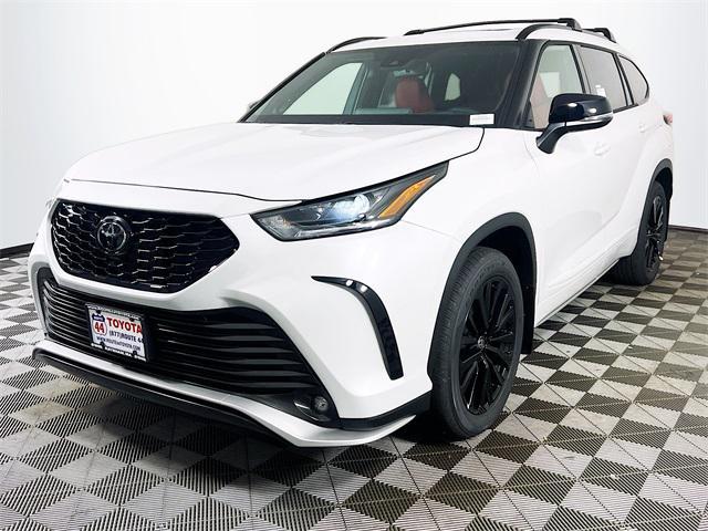 new 2025 Toyota Highlander car, priced at $52,423