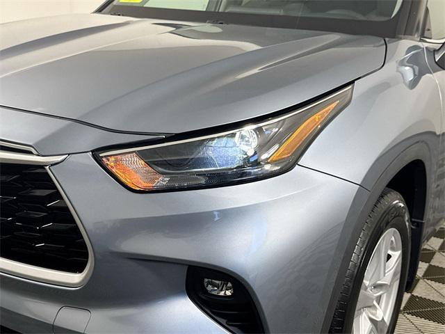 used 2022 Toyota Highlander car, priced at $33,699