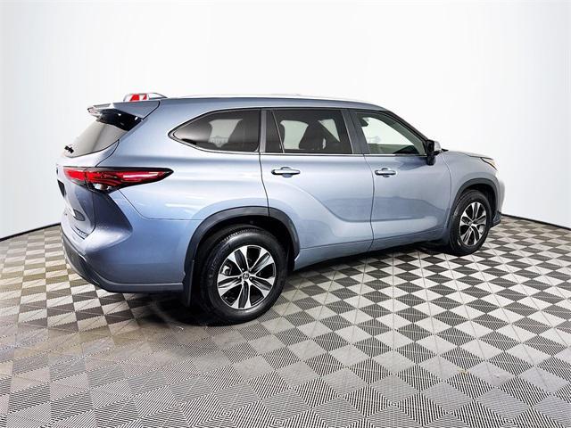 used 2023 Toyota Highlander car, priced at $38,499