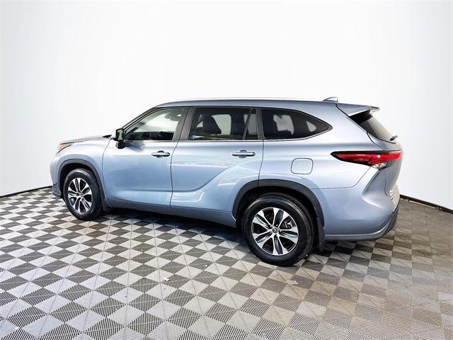 used 2023 Toyota Highlander car, priced at $38,499