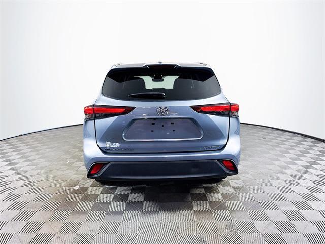 used 2023 Toyota Highlander car, priced at $38,499