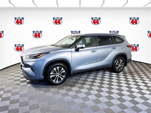 used 2023 Toyota Highlander car, priced at $38,499