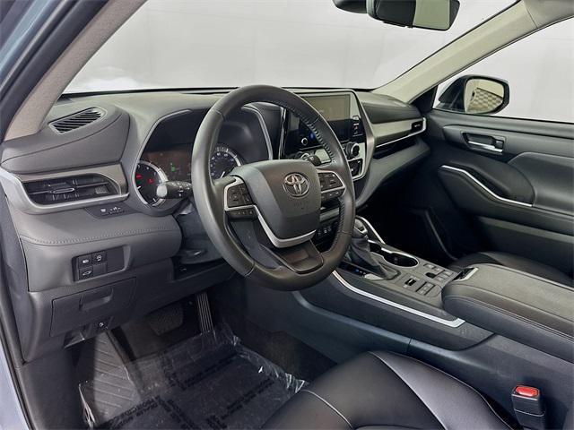 used 2023 Toyota Highlander car, priced at $38,799
