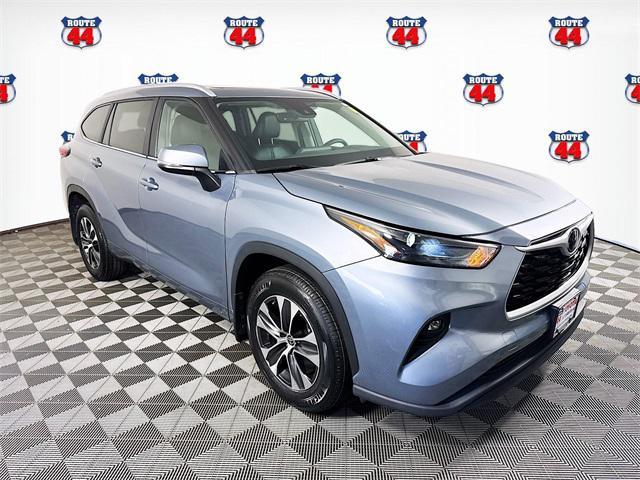 used 2023 Toyota Highlander car, priced at $38,799