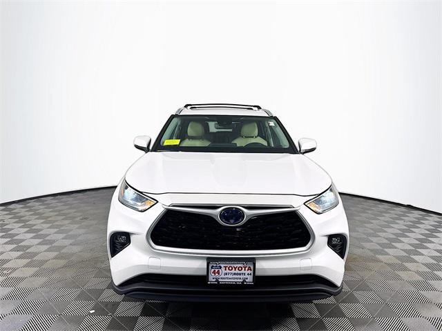 used 2023 Toyota Highlander Hybrid car, priced at $41,399