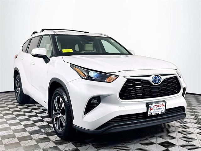 used 2023 Toyota Highlander Hybrid car, priced at $41,399