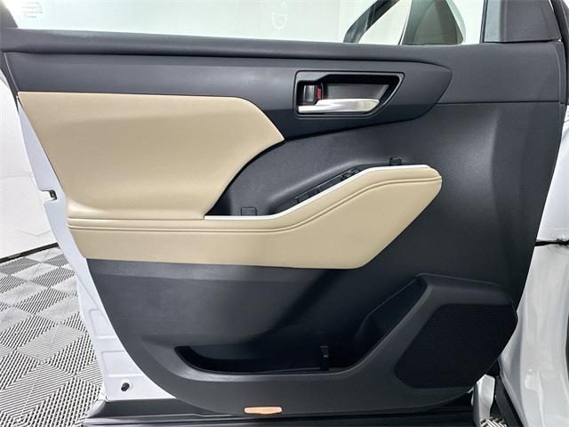 used 2023 Toyota Highlander Hybrid car, priced at $41,399