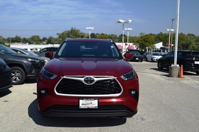 used 2023 Toyota Highlander car, priced at $39,995