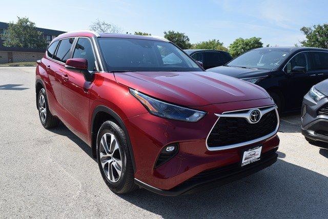 used 2023 Toyota Highlander car, priced at $39,995