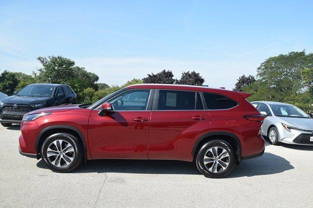 used 2023 Toyota Highlander car, priced at $39,995