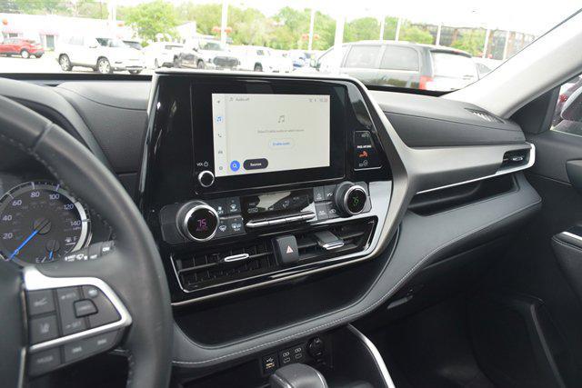 used 2023 Toyota Highlander Hybrid car, priced at $40,860