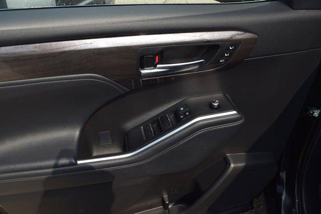 used 2021 Toyota Highlander car, priced at $30,780