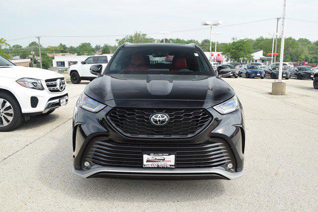 used 2022 Toyota Highlander car, priced at $42,995
