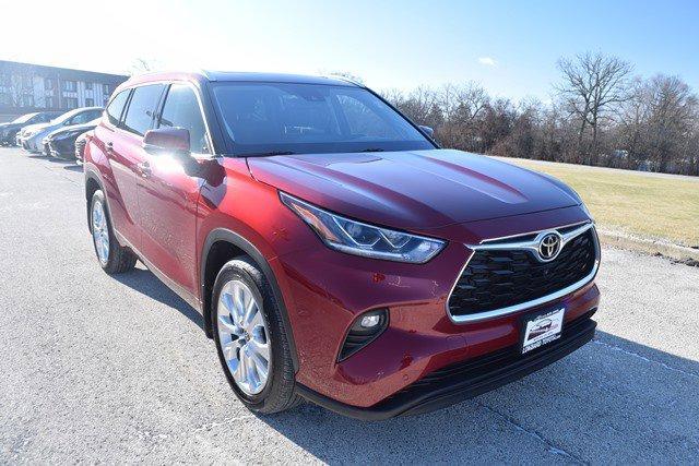 used 2022 Toyota Highlander car, priced at $43,995