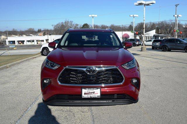 used 2022 Toyota Highlander car, priced at $43,995