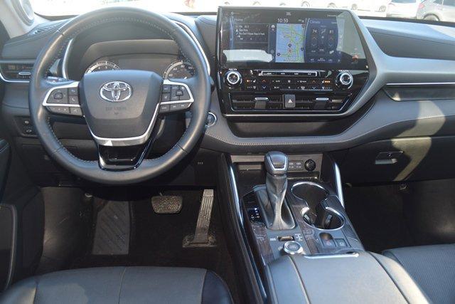 used 2022 Toyota Highlander car, priced at $43,995