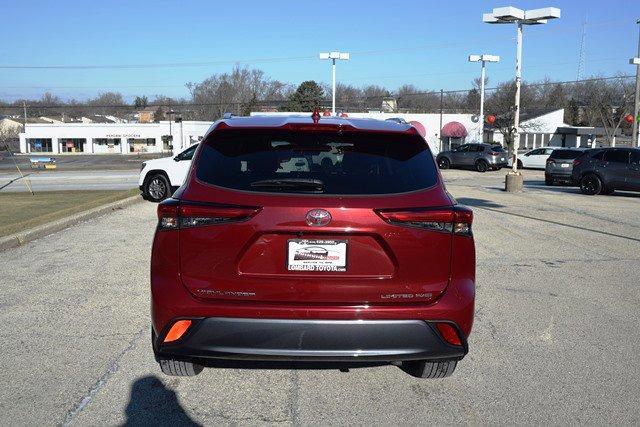 used 2022 Toyota Highlander car, priced at $43,995