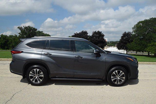 used 2021 Toyota Highlander car, priced at $36,870