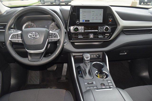 used 2024 Toyota Highlander car, priced at $39,995