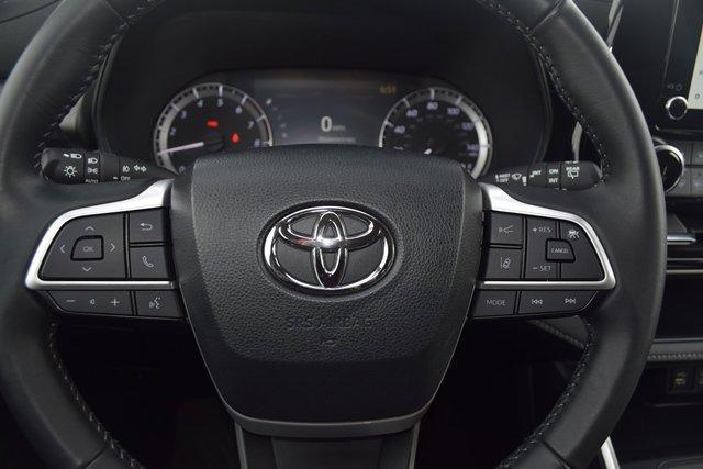 used 2024 Toyota Highlander car, priced at $39,995