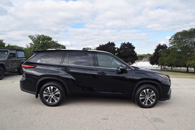 used 2021 Toyota Highlander car, priced at $35,995