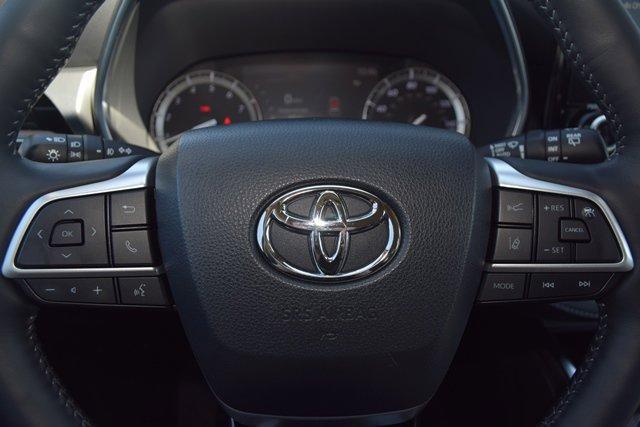 used 2022 Toyota Highlander car, priced at $46,995