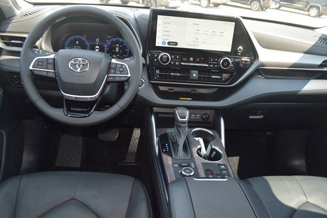 used 2023 Toyota Highlander car, priced at $43,995