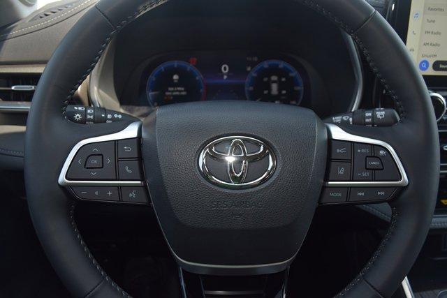 used 2023 Toyota Highlander car, priced at $43,995