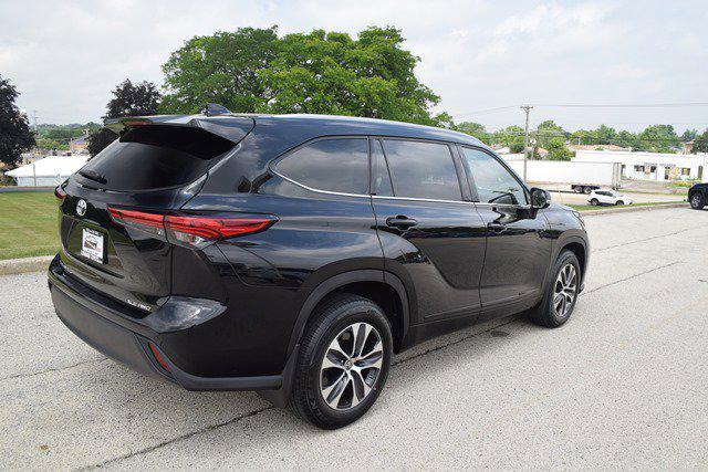 used 2022 Toyota Highlander car, priced at $37,860