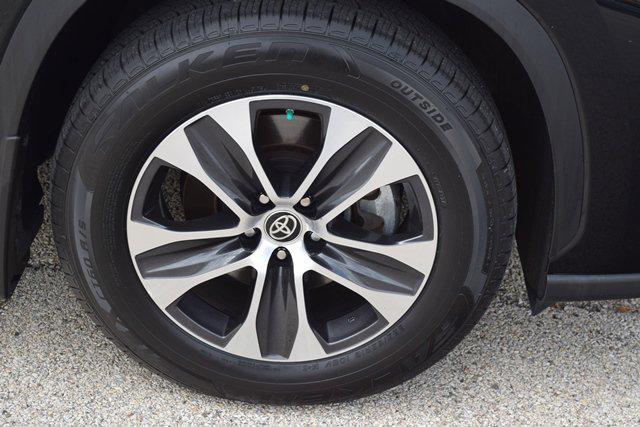 used 2022 Toyota Highlander car, priced at $37,860