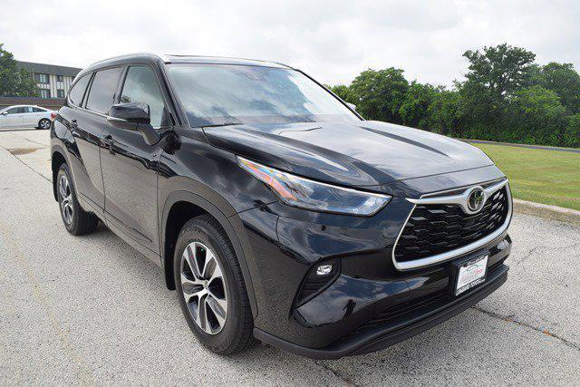 used 2022 Toyota Highlander car, priced at $37,860