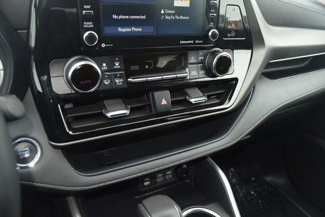 used 2022 Toyota Highlander car, priced at $35,865