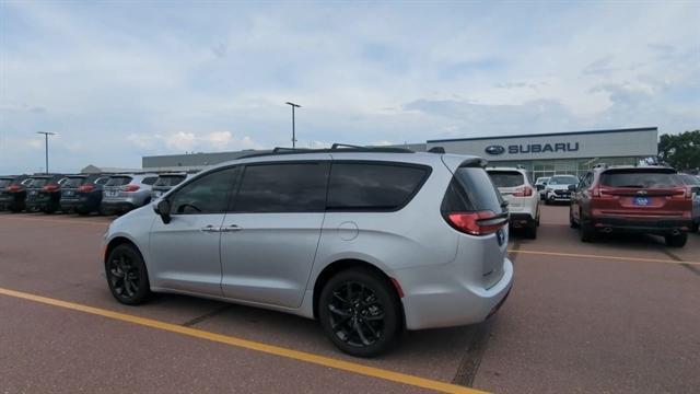 used 2023 Chrysler Pacifica car, priced at $40,988