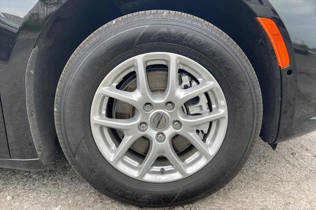 used 2024 Chrysler Pacifica car, priced at $35,000