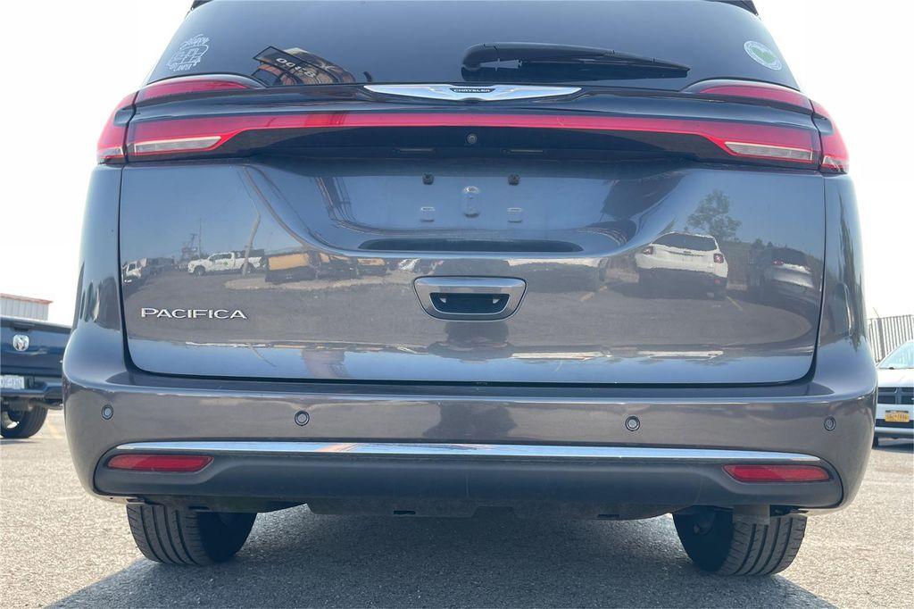 used 2021 Chrysler Pacifica car, priced at $25,000
